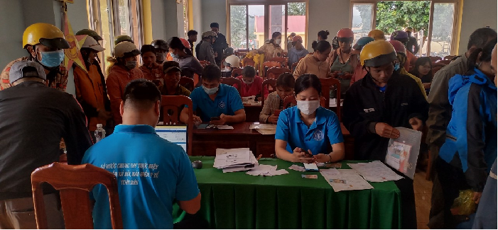 Bảo hiểm xã hội huyện triển khai cài đặt ứng dụng VSSID - Bảo hiểm xã hội số cho người dân tại xã Ea Hiao